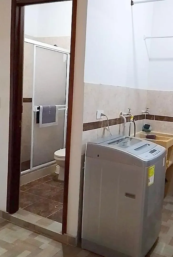 Comodo Apartamento Central En Barrio Semi Rural ビリャビセンシオ アパート